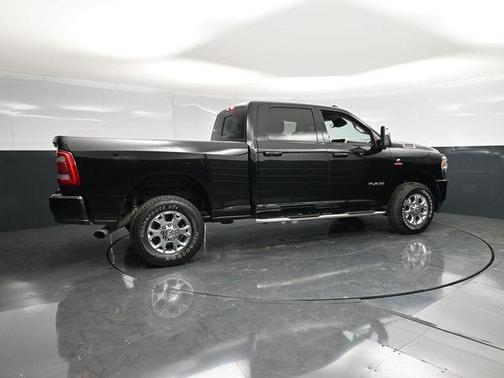 Diamond Black Crystal Pearlcoat 2024 RAM 2500 Laramie Crew Cab 4x4 6'4' Box