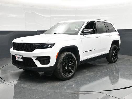 Bright White Clearcoat 2025 Jeep Grand Cherokee Altitude