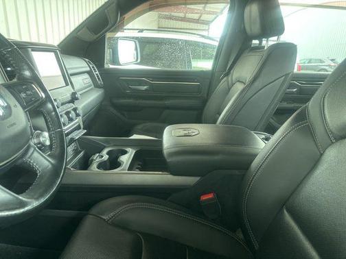 Diamond Black Crystal Pearlcoat 2019 RAM 1500 Rebel