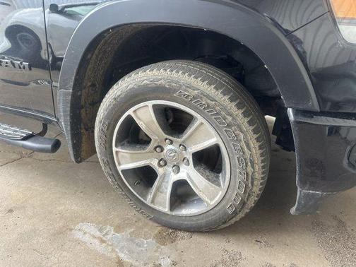 Diamond Black Crystal Pearlcoat 2019 RAM 1500 Rebel