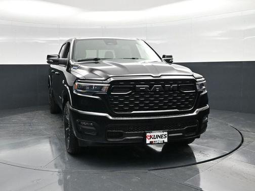Diamond Black Crystal Pearlcoat 2026 RAM 1500 Big Horn/Lone Star