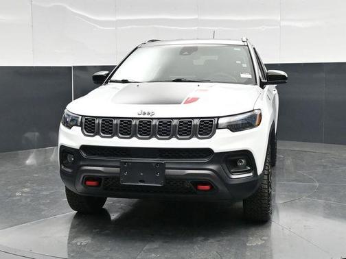 Bright White Clearcoat 2025 Jeep Compass Trailhawk