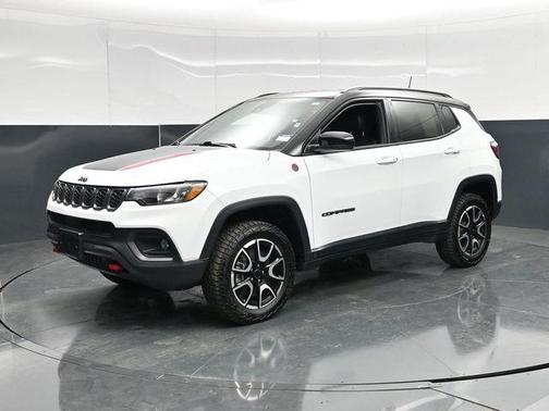 Bright White Clearcoat 2025 Jeep Compass Trailhawk