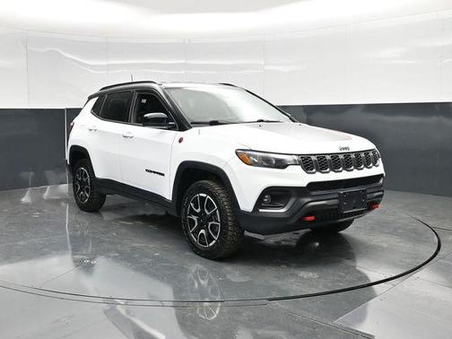 Bright White Clearcoat 2025 Jeep Compass Trailhawk