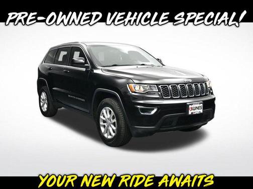 Diamond Black Crystal Pearlcoat 2022 Jeep Grand Cherokee Laredo