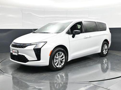 Bright White Clearcoat 2027 Chrysler Pacifica L