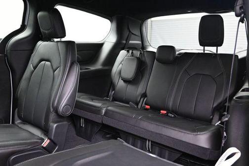 Bright White Clearcoat 2027 Chrysler Pacifica L
