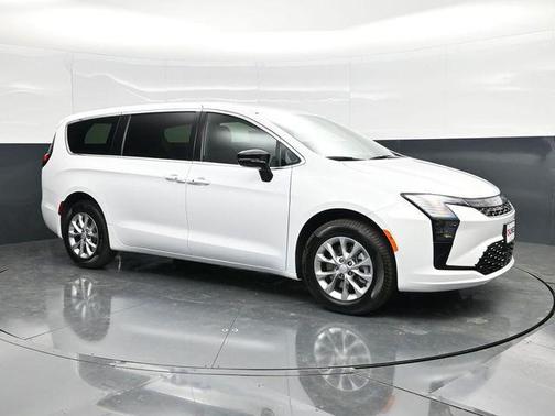 Bright White Clearcoat 2027 Chrysler Pacifica L