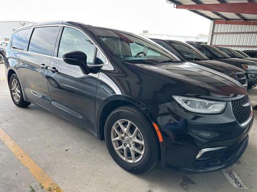 Diamond Black Crystal Pearlcoat 2024 Chrysler Pacifica Touring L