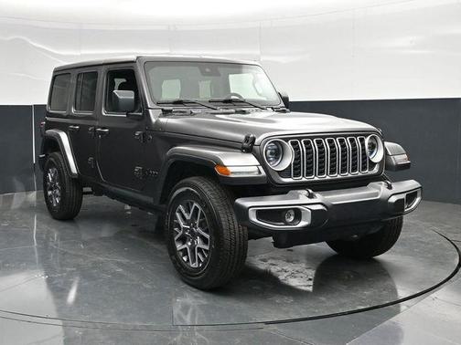 Granite Crystal Metallic Clearcoat 2025 Jeep Wrangler 4-Door Sahara 4x4