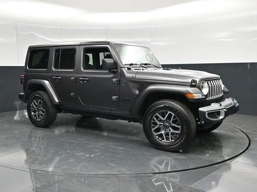 Granite Crystal Metallic Clearcoat 2025 Jeep Wrangler 4-Door Sahara 4x4