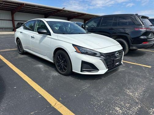 Glacier White 2024 Nissan Altima S FWD