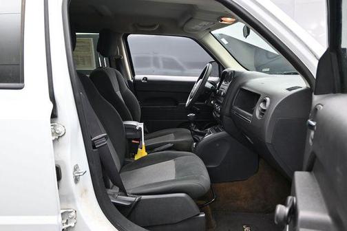 Bright White Clearcoat 2015 Jeep Patriot Sport