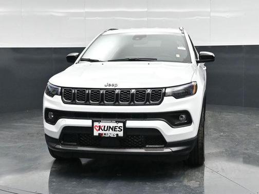 Bright White Clearcoat 2026 Jeep Compass Latitude