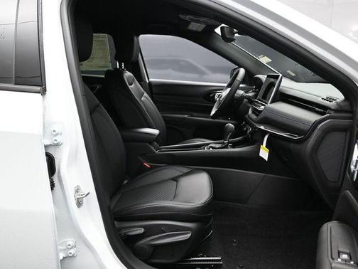 Bright White Clearcoat 2026 Jeep Compass Latitude