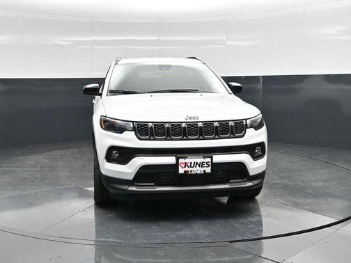 Bright White Clearcoat 2026 Jeep Compass Latitude