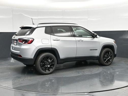 Silver Zynith Metallic Clearcoat 2026 Jeep Compass Sport