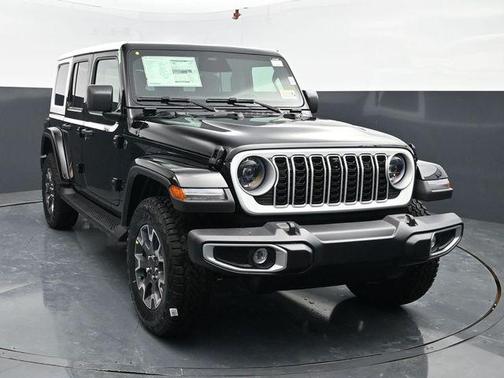 Black Clearcoat 2026 Jeep Wrangler 4-Door Sahara 4x4