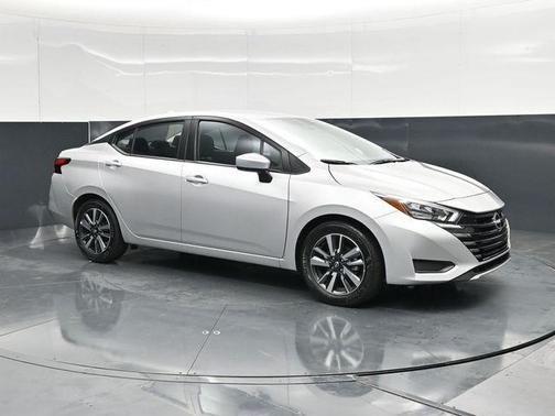 Brilliant Silver Metallic 2025 Nissan Versa 1.6 SV