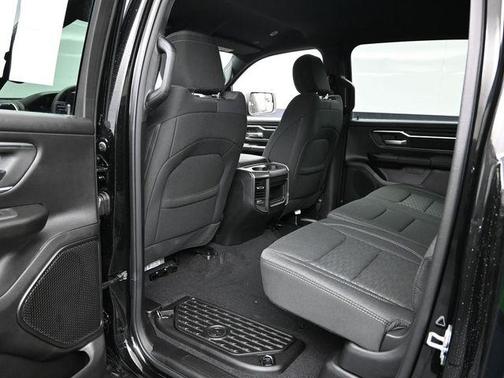 Diamond Black Crystal Pearlcoat 2026 RAM 1500 Big Horn/Lone Star
