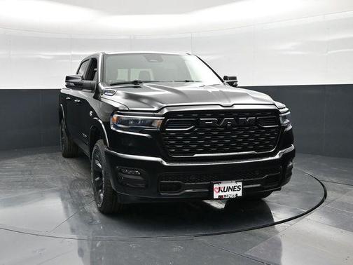 Diamond Black Crystal Pearlcoat 2026 RAM 1500 Big Horn/Lone Star