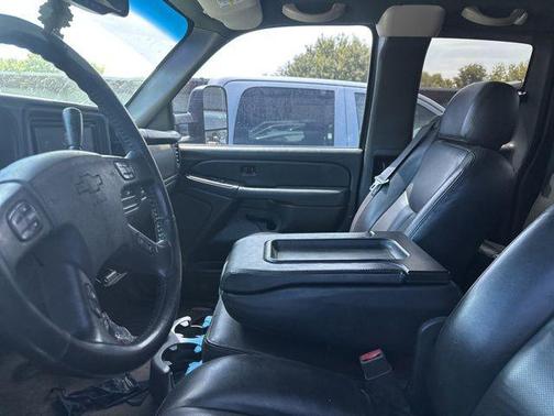 Smokin Asphalt 2006 Chevrolet Silverado 2500 LT H/D Extended Cab