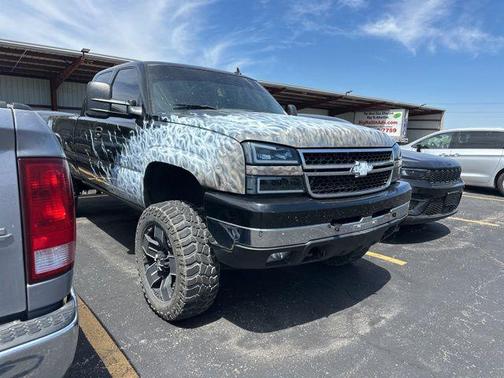 Smokin Asphalt 2006 Chevrolet Silverado 2500 LT H/D Extended Cab