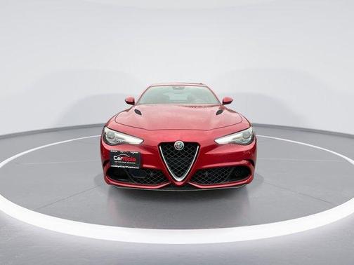 Rosso 2018 Alfa Romeo Giulia Quadrifoglio