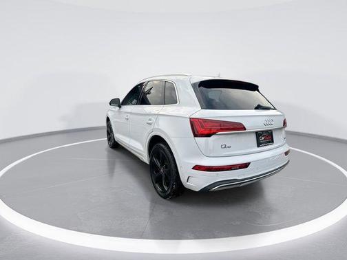 Glacier White Metallic 2021 Audi Q5 45 Prestige