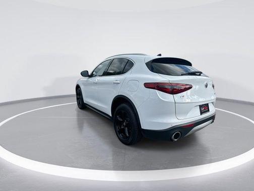 2021 Alfa Romeo Stelvio Base