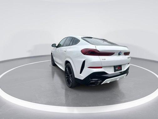Mineral White Metallic 2023 BMW X6 M50i