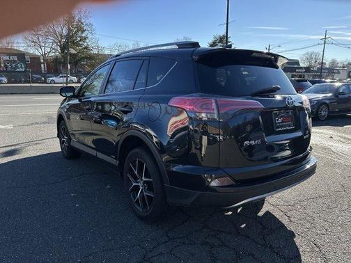 2017 Toyota RAV4 Hybrid SE