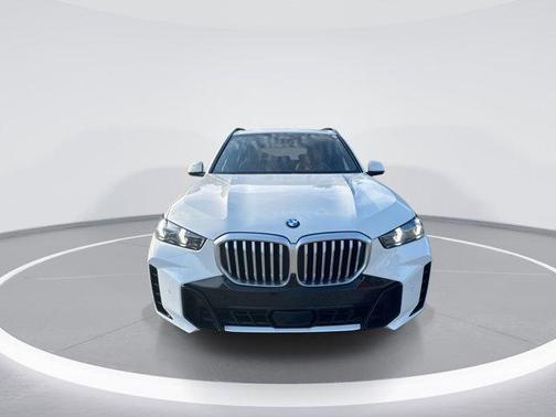 White 2024 BMW X5 xDrive40i