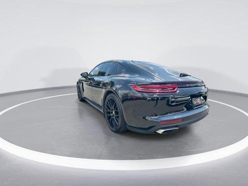 2018 Porsche Panamera 4