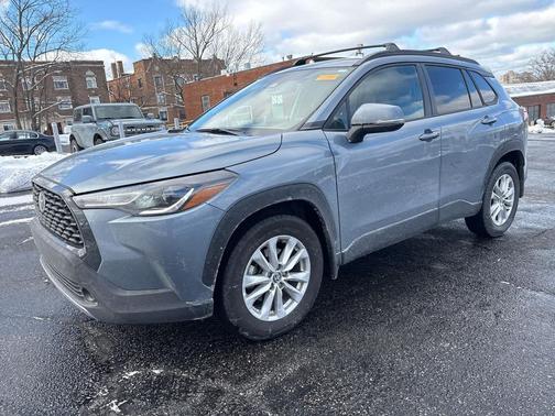 2024 Toyota Corolla Cross LE