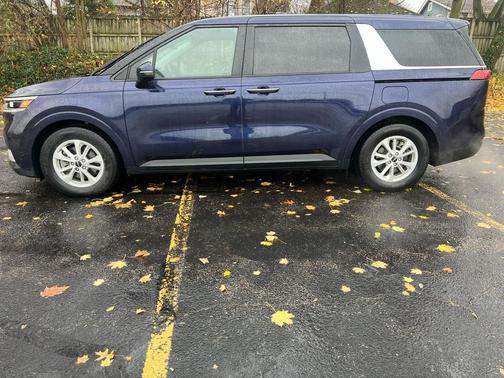 2024 Kia Carnival LX