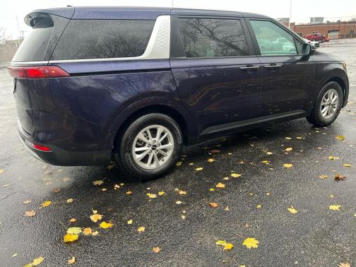 2024 Kia Carnival LX