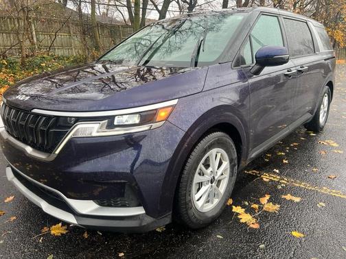 2024 Kia Carnival LX