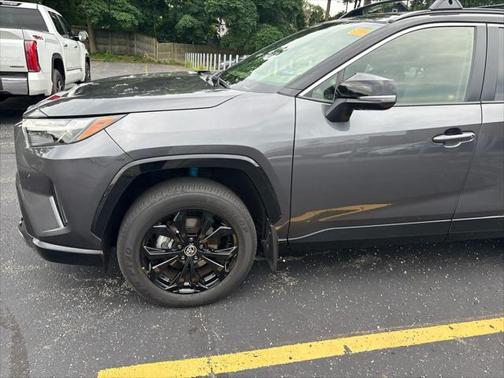 2022 Toyota RAV4 Hybrid SE