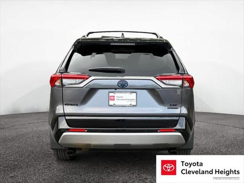2022 Toyota RAV4 Hybrid SE
