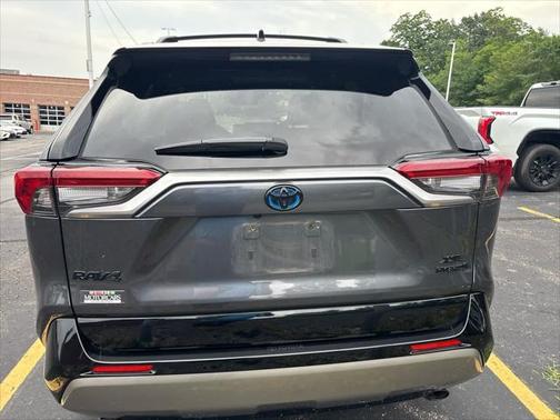 2022 Toyota RAV4 Hybrid SE