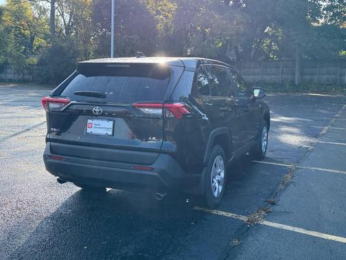 2025 Toyota RAV4 LE