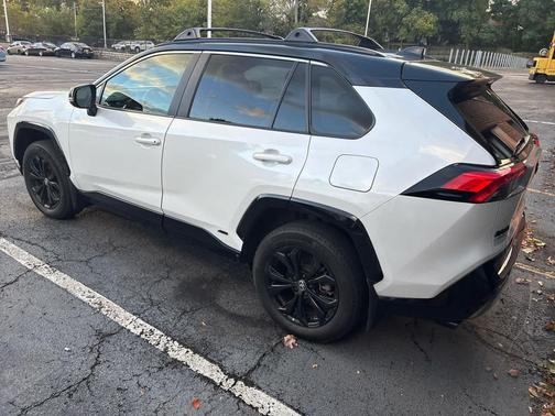 2023 Toyota RAV4 Hybrid SE