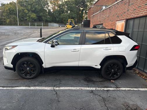 2023 Toyota RAV4 Hybrid SE