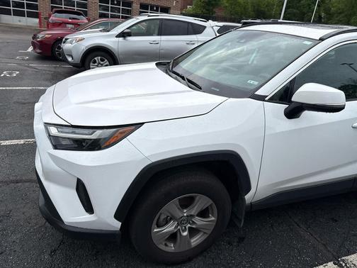 Ice Cap 2025 Toyota RAV4 Hybrid XLE