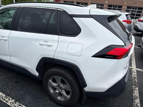 Ice Cap 2025 Toyota RAV4 Hybrid XLE