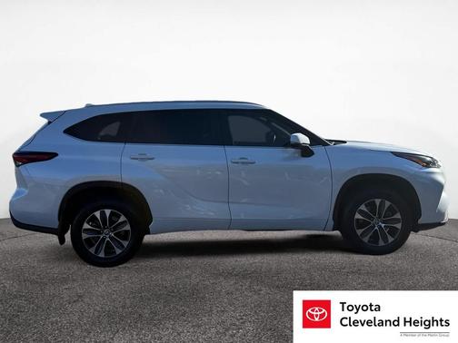 2025 Toyota Highlander XLE