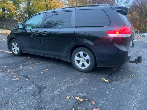 2011 Toyota Sienna LE