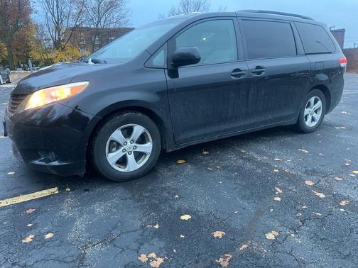 2011 Toyota Sienna LE