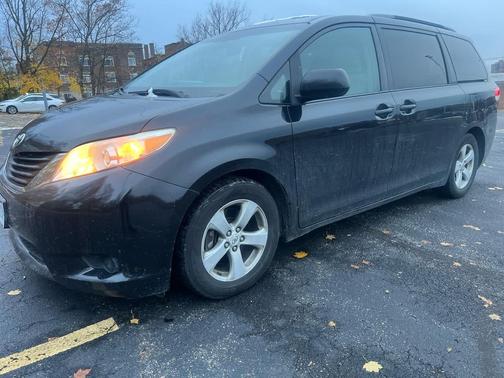 2011 Toyota Sienna LE